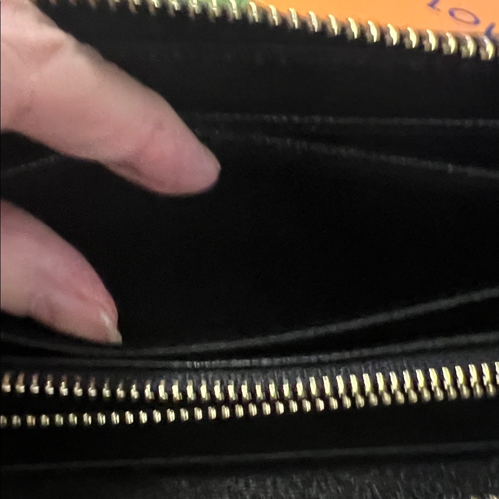 NIB Louis Vuitton Zippy Black Wallet with White Monogram Accents - Picture 11 of 16